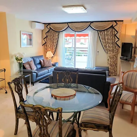 Spacious 3 Bedroom 2nd Line Center * Marbella