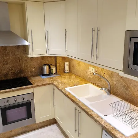 Apartment Spacious 3 Bedroom 2nd Line Center Marbella