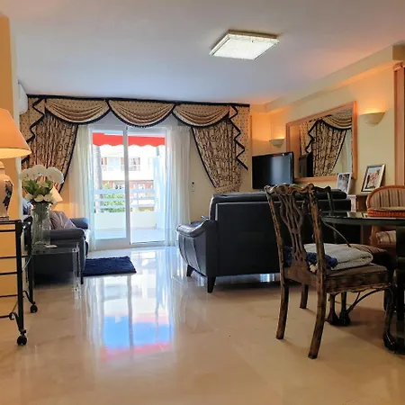Apartment Spacious 3 Bedroom 2nd Line Center *