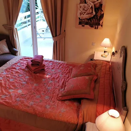 Spacious 3 Bedroom 2nd Line Center * Marbella