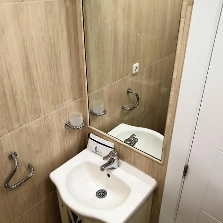 Apartment Spacious 3 Bedroom 2nd Line Center