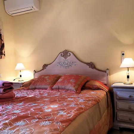 Apartment Spacious 3 Bedroom 2nd Line Center Marbella