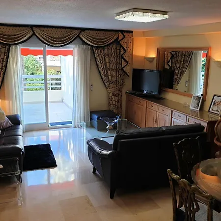 Apartment Spacious 3 Bedroom 2nd Line Center Marbella