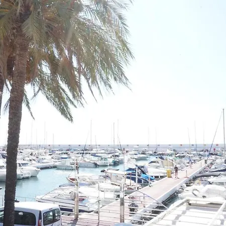 Spacious 3 Bedroom 2nd Line Center Appartement *